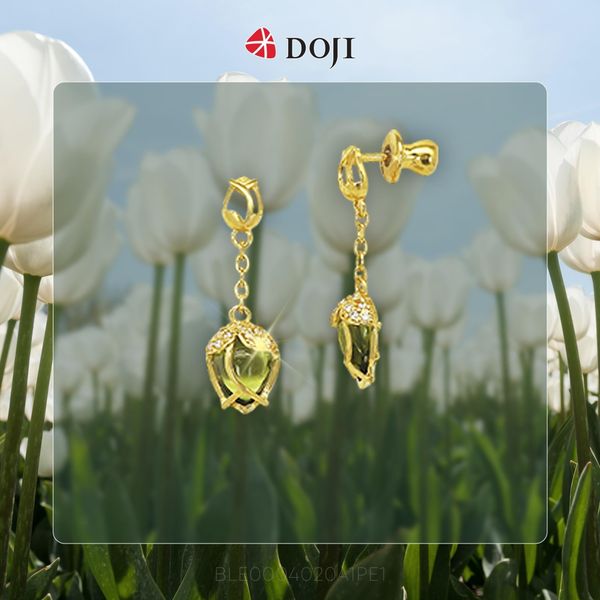 Khuyên tai dài đính đá Peridot gây ấn tượng với sắc xanh lục nhẹ nhàng, thanh khiết
