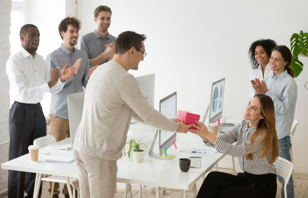 Tặng quà vào thời điểm thích hợp sẽ giúp món quà trở nên ý nghĩa hơn