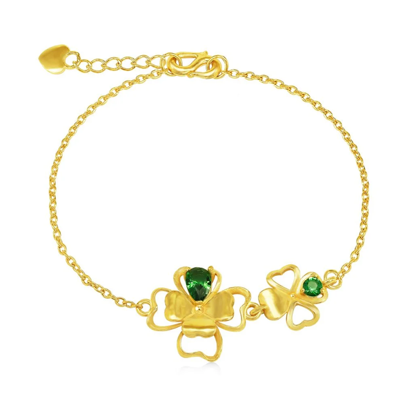 Mang vẻ đẹp thanh thoát và đầy duyên dáng, thiết kế là sự kết hợp hoàn hảo giữa sắc vàng ấm áp và ánh xanh lấp lánh của đá Peridot