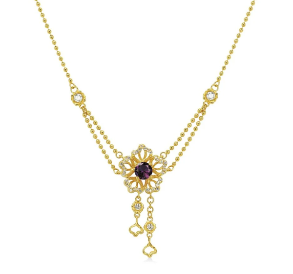 Thiết kế nổi bật với đá quý Amethyst tím huyền bí ở trung tâm, tượng trưng cho sự may mắn và bình an