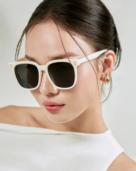 Mắt kính thời trang giúp sếp phong cách, thanh lịch và cuốn hút