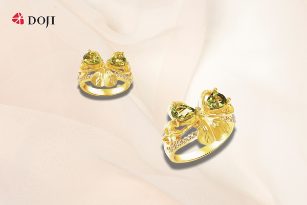 Chiếc nhẫn được chế tác từ vàng 24K nguyên chất, kết hợp với viên đá Peridot thiên nhiên