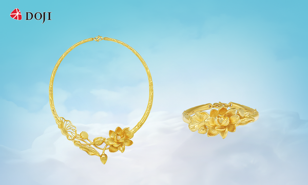 Bộ sưu tập vàng cưới Vu Quy 24K do thương hiệu DOJI thiết kế lấy hoạ sen làm họa tiết chủ đạo gợi lên hình ảnh duyên dáng, thuần khiết của người con gái trong thời khắc thiêng liêng