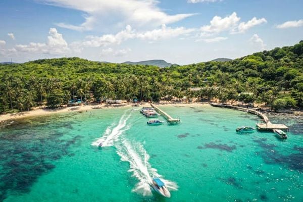 Chuyến đi du lịch bất ngờ đến những nơi có phong cảnh đẹp là cơ hội tuyệt vời để hâm nóng tình cảm