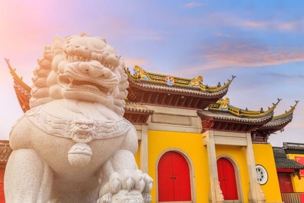 Tượng kỳ lân trước khi bài trí hoặc thờ cúng nên được khai quang, giúp đạt được hiệu quả phong thủy tốt nhất, mang điềm lành đến nơi ở của gia chủ