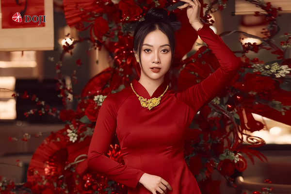 Lựa chọn bông tai tương quan với trang phục và kiểu tóc sẽ tạo nên tổng thể hài hòa, thể hiện sự tinh tế của cô dâu