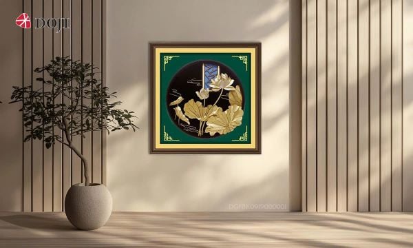 Bức tranh Liên Hoa Thiên Phúc phủ vàng của DOJI có yếu tố phong thủy đặc biệt, mang đến cho gia chủ cuộc sống an nhiên, hạnh phúc
