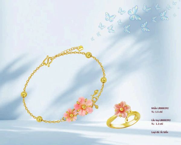 Lắc tay lấy cảm hứng từ hoa đào tinh xảo, tượng trưng cho may mắn và thịnh vượng