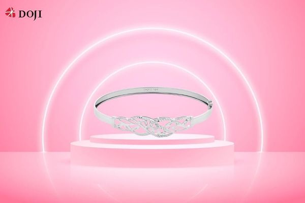 AFGM901062D2KK1 là thiết kế vòng tay lấy cảm hứng từ họa tiết lá cây đan xen, toát lên vẻ đẹp hiện đại, phá cách
