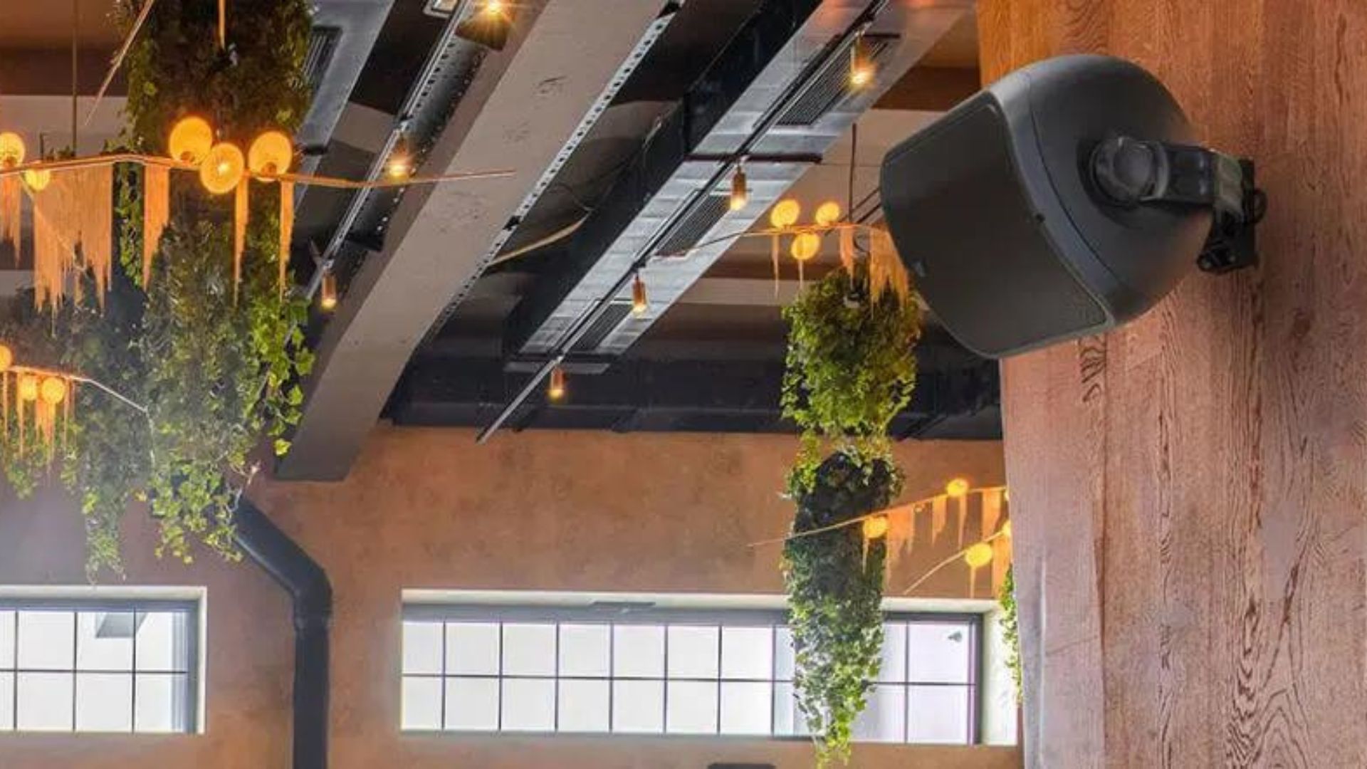 Làm thế nào để chọn loa phù hợp cho không gian quán cafe nhỏ