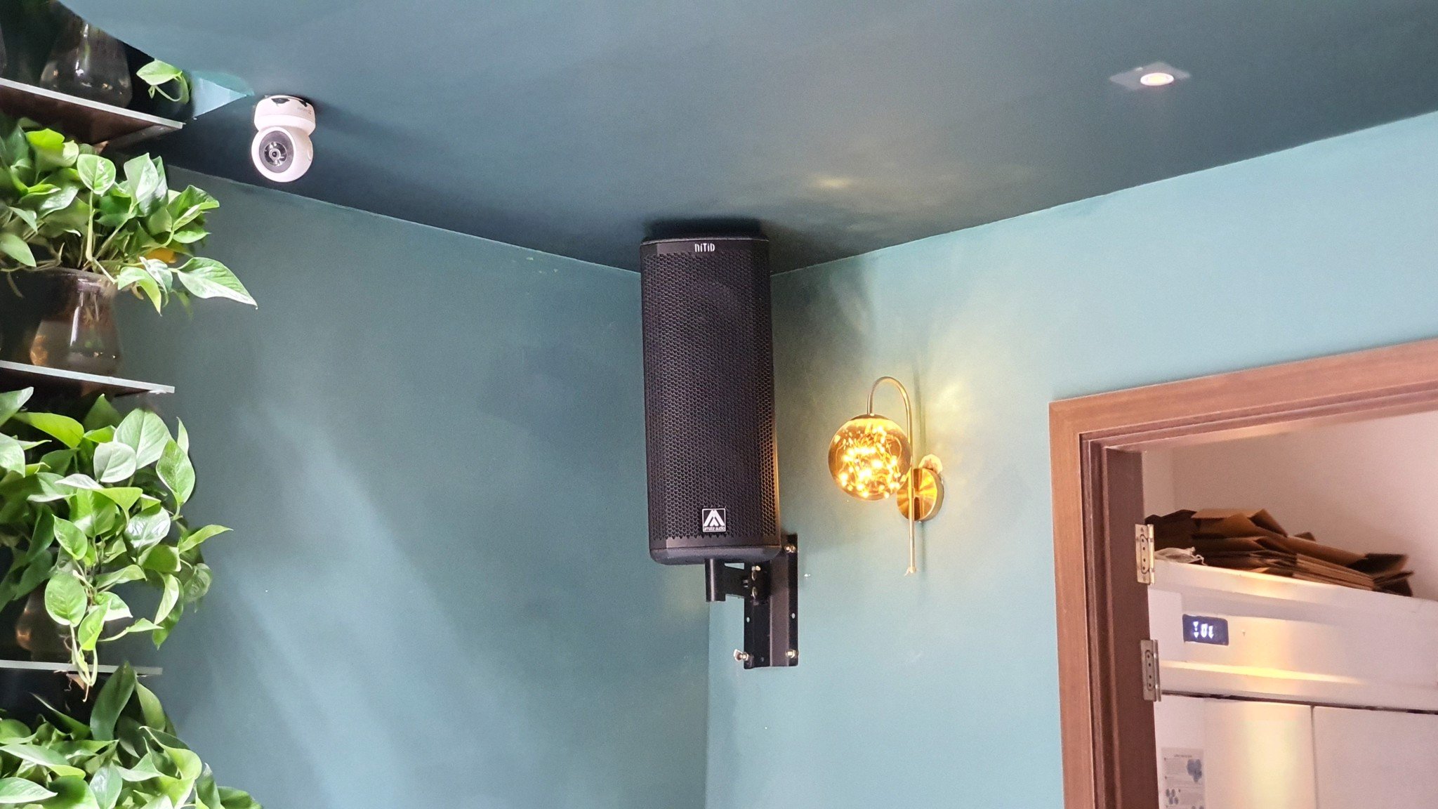Thi công hệ thống loa Amate Audio tại quán Lounge Funtasia, Tông Đản