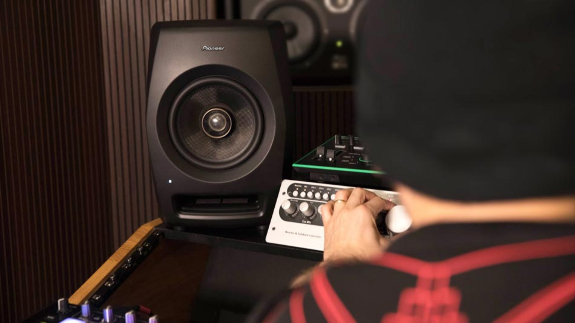 Đánh Giá Chi Tiết Loa Kiểm Âm Pioneer DJ RM-05: Âm Thanh Chân Thực và Hiệu Suất Đỉnh Cao