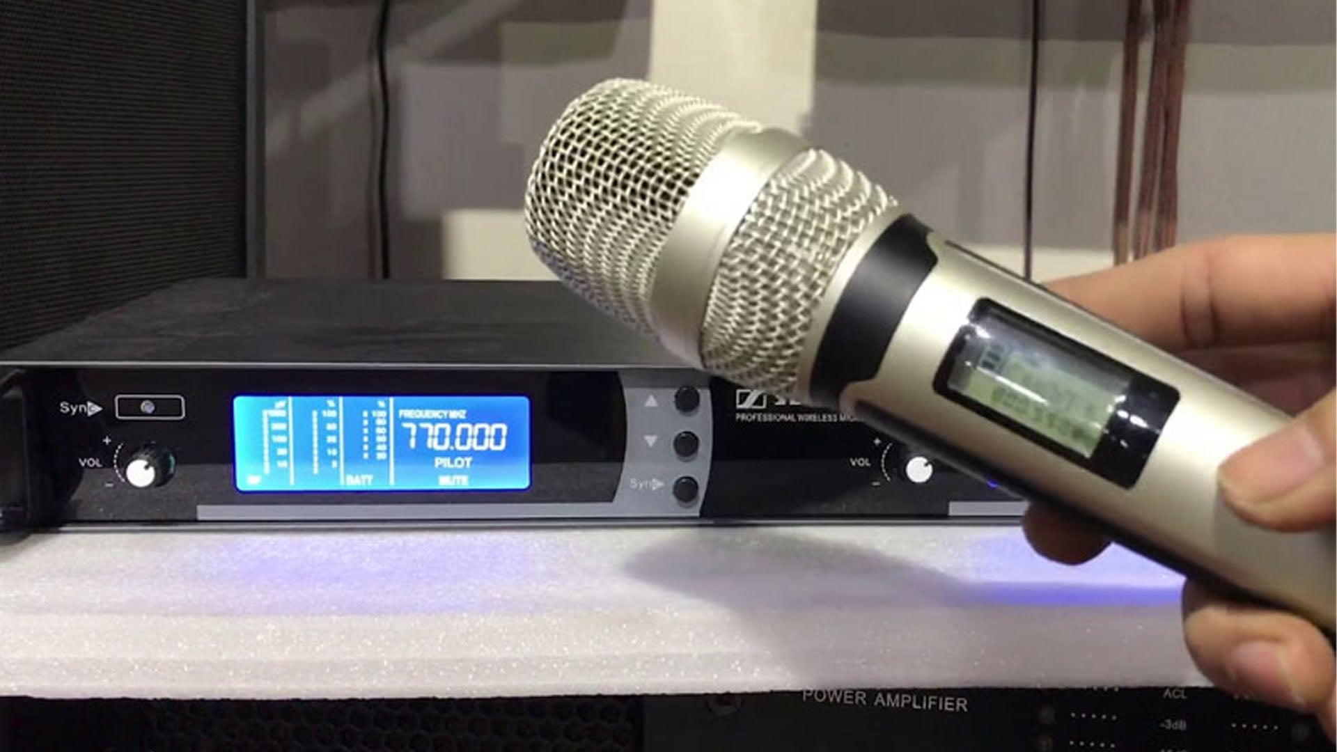 Điều chỉnh tần số micro không dây