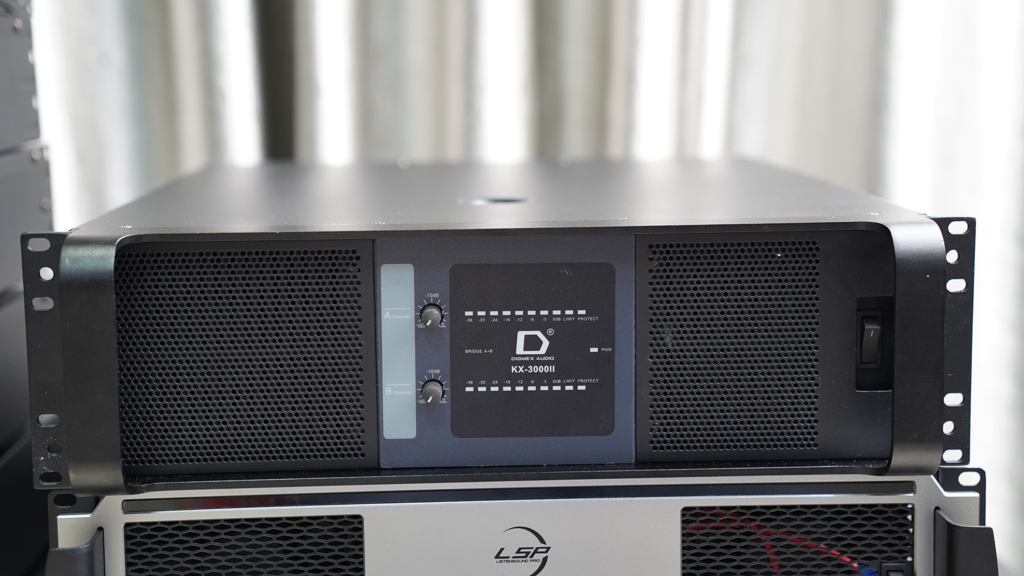 Hinh anh bat mi nhung luu y khi lua chon dan karaoke cao cap so 2