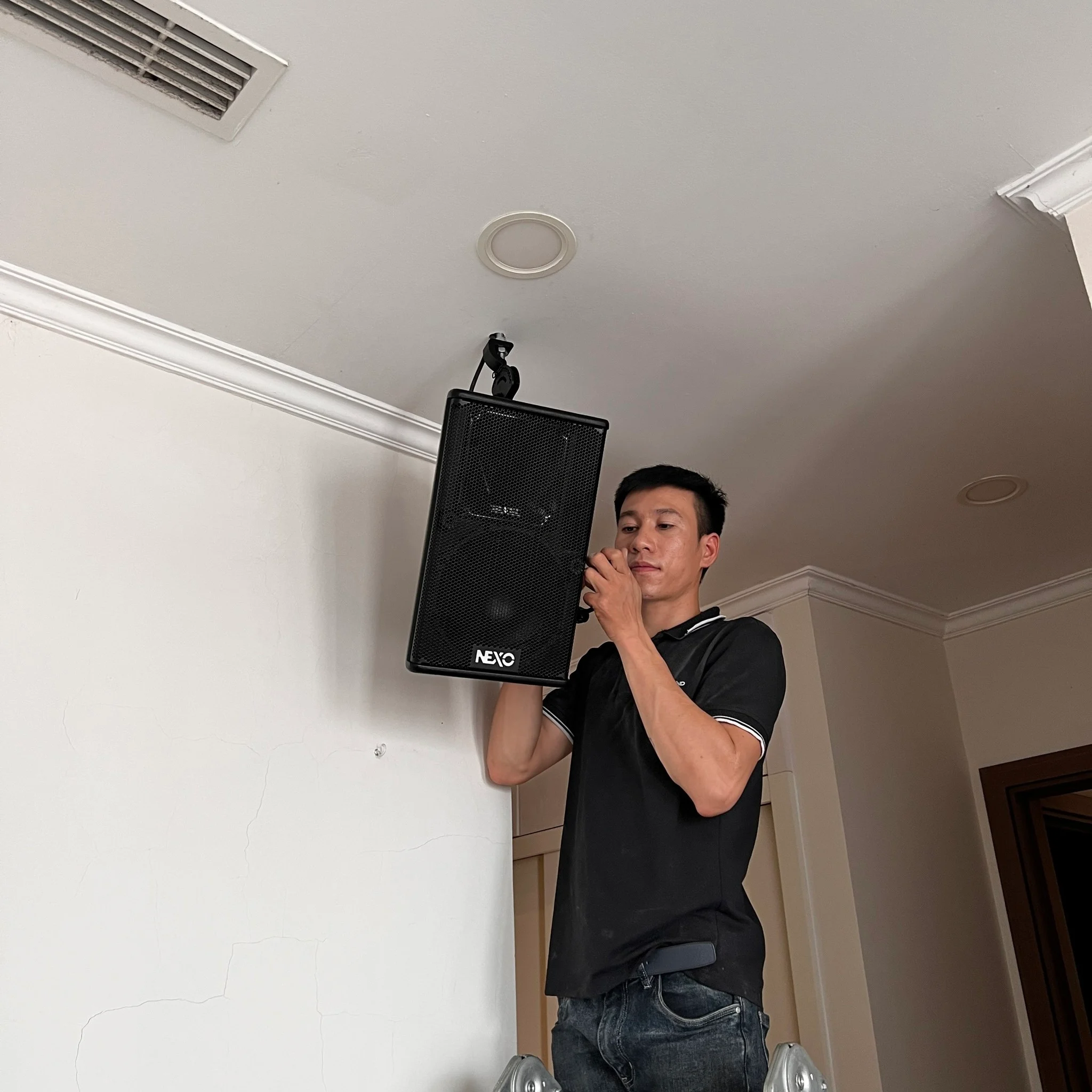 hinh anh huong dan cach bo tri loa karaoke de co am thanh hay nhat so 4