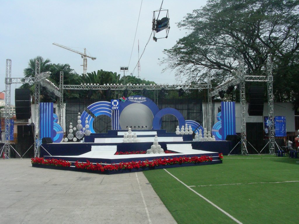thiet bi am thanh san khau ngoai troi 2