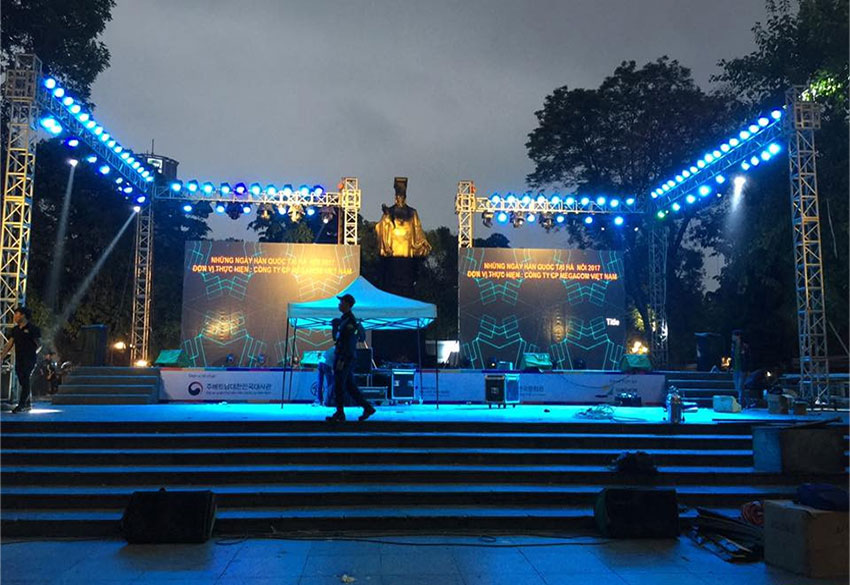thiet bi am thanh san khau ngoai troi 3