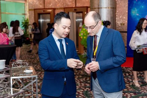 GIA SƯ SƯ TIẾNG ANH & DU HỌC
