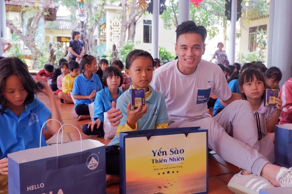 LÊ QUANG ĐOÀN – VẬN ĐỘNG VIÊN ĐIỂN TRAI CỦA ĐỘI TUYỂN BÓNG CHUYỀN VIỆT NAM – ĐẠI SỨ THƯƠNG HIỆU YẾN SÀO THIÊN NHIÊN  TẠI NHA TRANG - CÔNG TY TNHH NHA TRANG HELLO