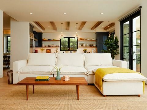 Tân Trang Ghế Sofa: Biến Đổi Không Gian Sống Của Bạn Một Cách Dễ Dàng!