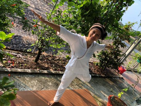 Những Tư Thế Yoga Đứng Tác Động Lên 4 Chiều Của Cột Sống