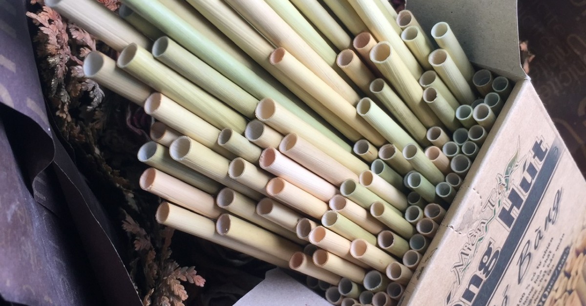 Sự phổ biến của ống hút cỏ bàng trong quán cà phê