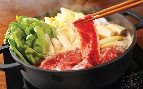 Lẩu Sukiyaki là gì? Mách bạn công thức nấu lẩu Sukiyaki đơn giản