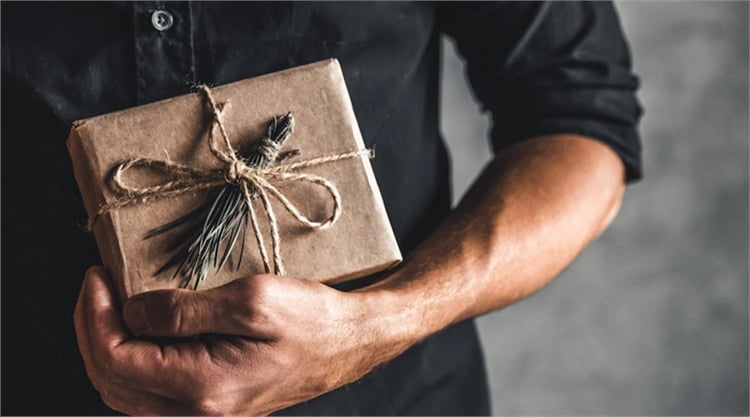 Quà sinh nhật cho nam ý nghĩa, thiết thực giá phù hợp 2024