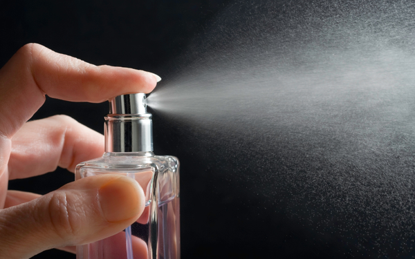 Lựa chọn vị trí xịt thông minh để duy trì độ lưu hương của nước hoa