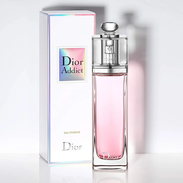 Dior Addict có tạo hình như một thỏi son môi xinh xắn