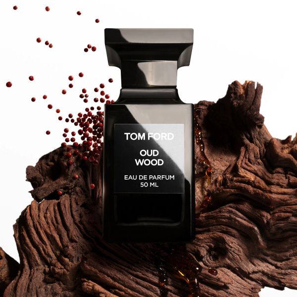 Nước hoa mùi gỗ Tom Ford Oud Wood sử dụng gam màu nâu làm tone chủ đạo