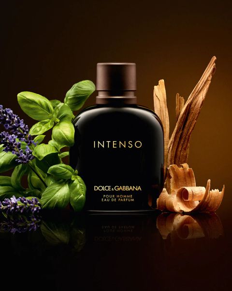Nước hoa mùi gỗ Dolce & Gabbana Pour Homme Intenso sở dụng mùi hương gỗ nồng nàn