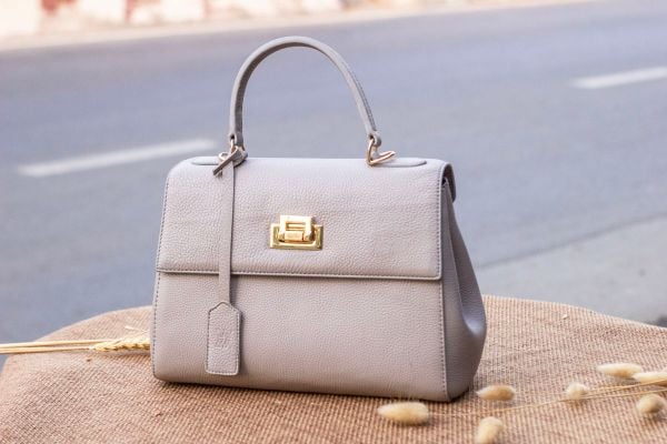 Túi xách là món quà dưới 500K rất ý nghĩa