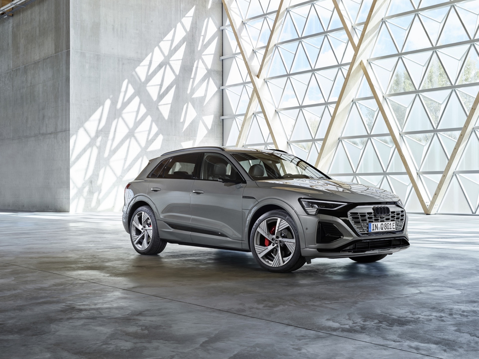 Audi Q8 e-tron: Xe điện tiện nghi nhất của Audi