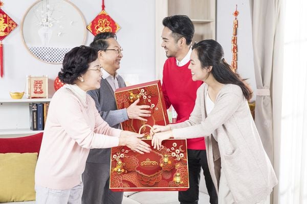 Top 7 Món Quà Tết Ra Mắt Nhà Bạn Gái Vừa Ý Nghĩa Vừa Tinh Tế