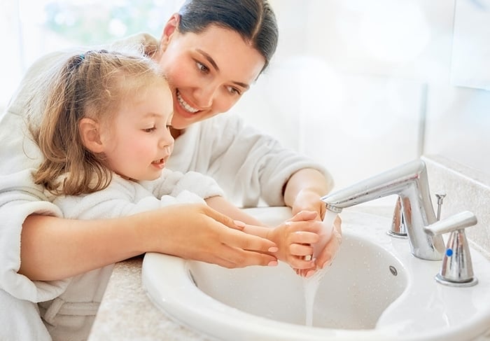 Rửa tay sạch sẽ cho trẻ hàng ngày