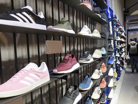 NHỮNG LẦM TƯỞNG MÀ HẦU HẾT NGƯỜI VIỆT NAM VẪN NGHĨ VỀ GIÀY AUTHENTIC