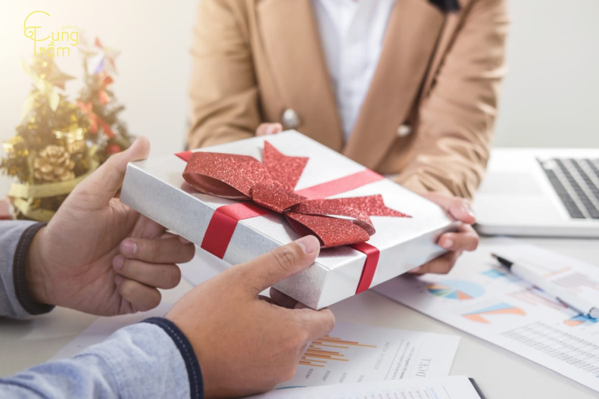 Tại sao phải tặng quà cho khách hàng?