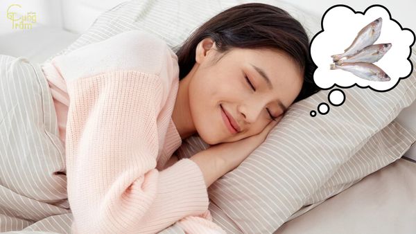 Nằm mơ thấy cá trắng là điềm gì? Giải mã toàn tập giấc về cá trắng