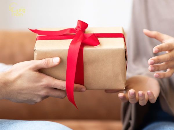 Tại sao nên tặng quà khi chia tay đồng nghiệp