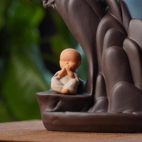 Thác khói trầm hương chú tiểu bên núi cao CTM1