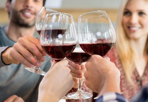 Nên uống rượu vang vào lúc nào thì tốt nhất cho sức khỏe?