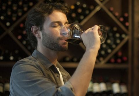 Mách bạn cách uống rượu vang đúng cách như chuyên gia