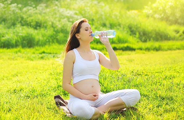 Mẹ bầu có uống được nước điện giải, nước ion kiềm, nước PI không?