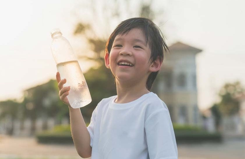 Có nên cho trẻ uống nước ion kiềm không?