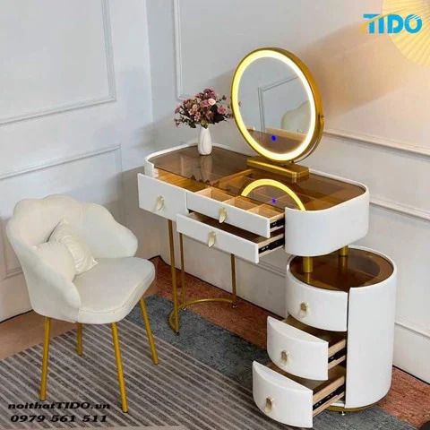 Có nên mua bàn trang điểm có gương cảm ứng không?