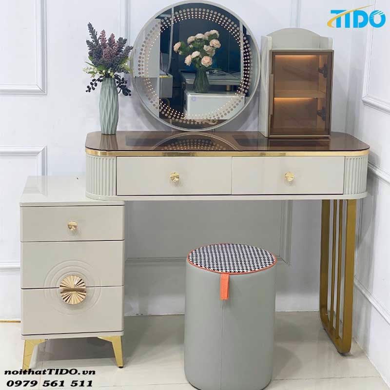 Bàn trang điểm có gương cảm ứng hiện đại