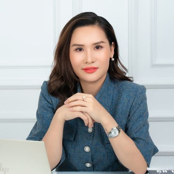 ba Duong Bich Ngoc la nhan su cao cap cua Lang nam Bon Mua.