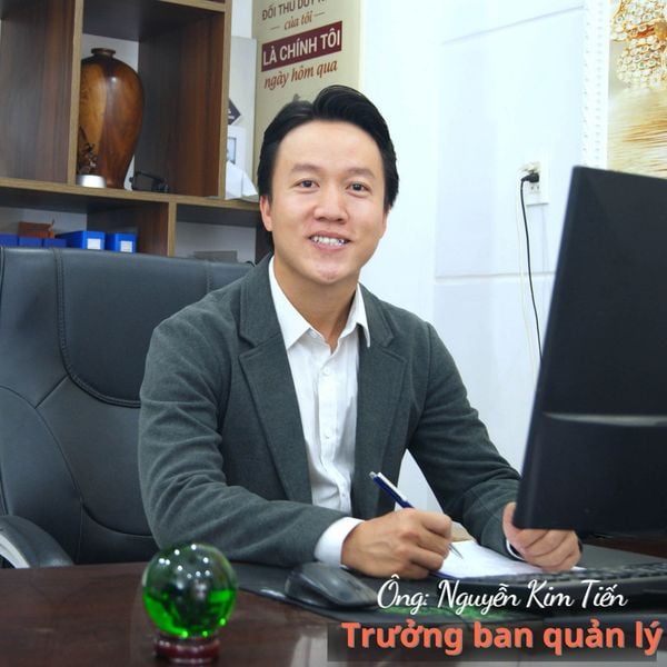 Ong Nguyen Kim Tien sang lap va dieu hanh Lang nam Bon Mua.