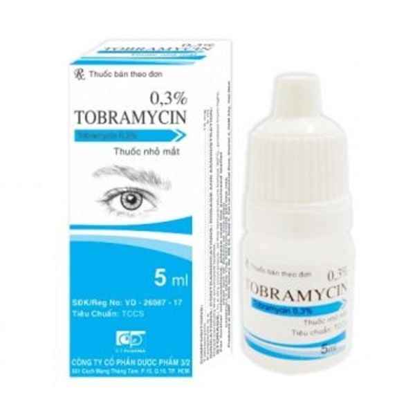 Nhỏ thuốc nhỏ mắt Tobramycin có tác dụng làm dịu cơn đau